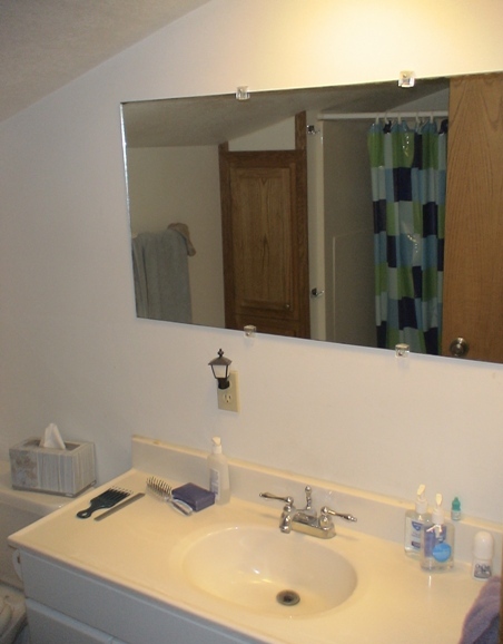 http://www.datalinkplus.com/apts/Apartments/Loft/bathroom.jpg