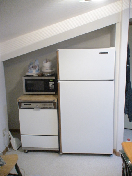 http://www.datalinkplus.com/apts/Apartments/Loft/fridge.jpg